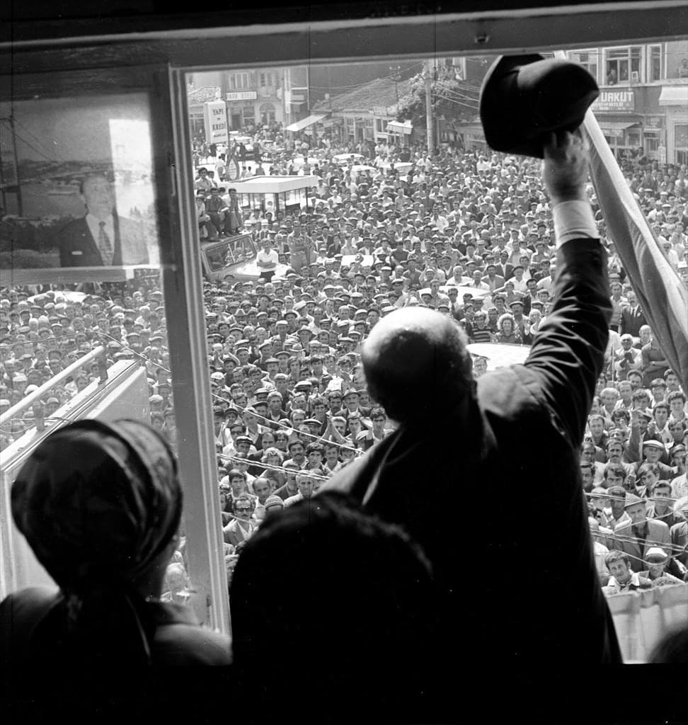 Süleyman Demirel'in 12 Mart Muhtırası sonrası koalisyonlar ve yeniden iktidar dönemine (1971–1980) ait arşiv fotoğrafı