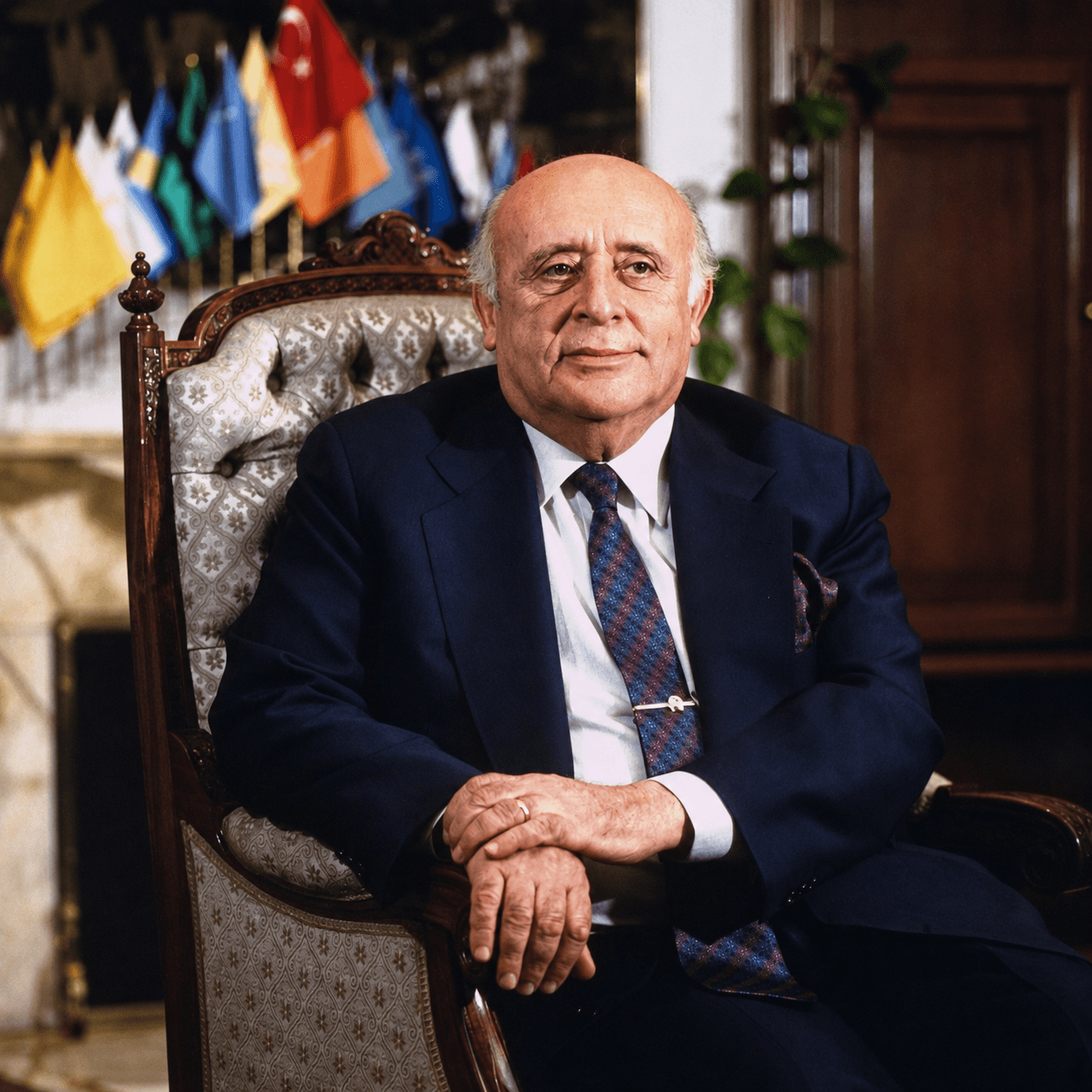 Süleyman Demirel, resmî bir portre karesinde
